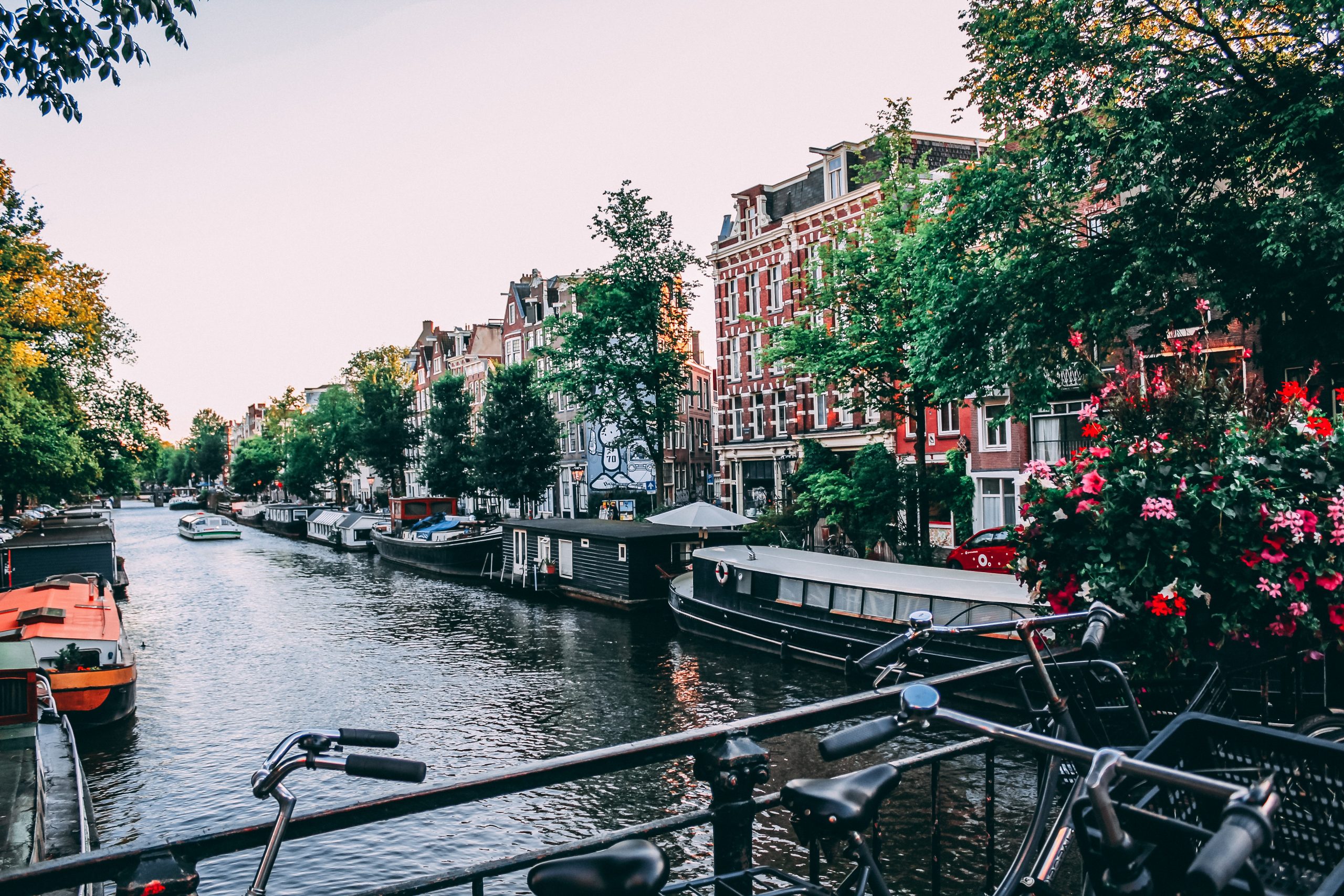 10-fun-things-to-do-in-amsterdam-on-your-first-visit-food-wellness